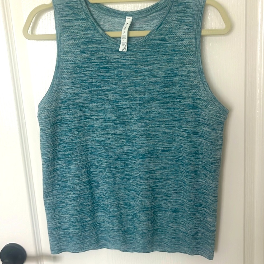 In motion seamless tank